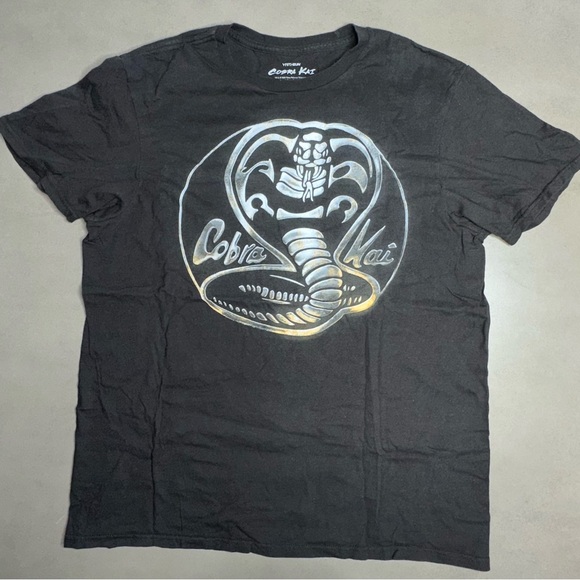 Cobra Kai The Karate Kid Chrome Logo Black T-Shirt - L - Picture 1 of 4